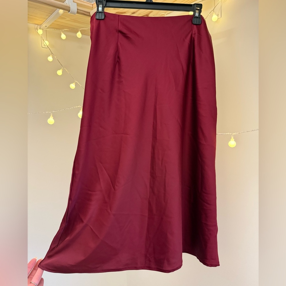 🌾 Satiny Midi A-Line Skirt in Burgundy